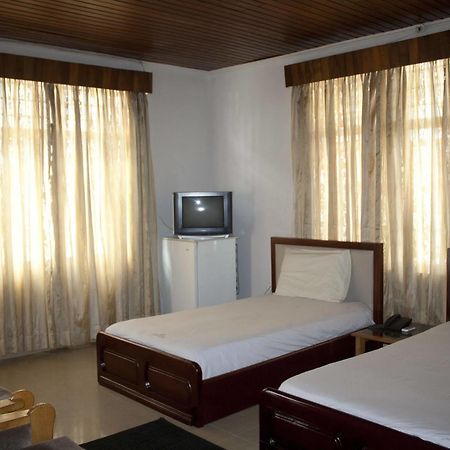 East Legon Guest Lodge Madina ภายนอก รูปภาพ