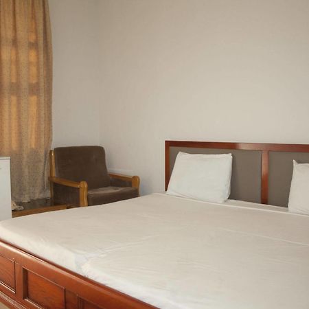East Legon Guest Lodge Madina ภายนอก รูปภาพ
