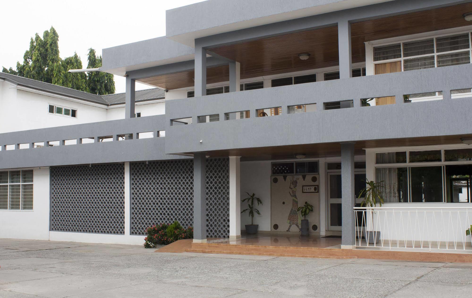 East Legon Guest Lodge Madina ภายนอก รูปภาพ