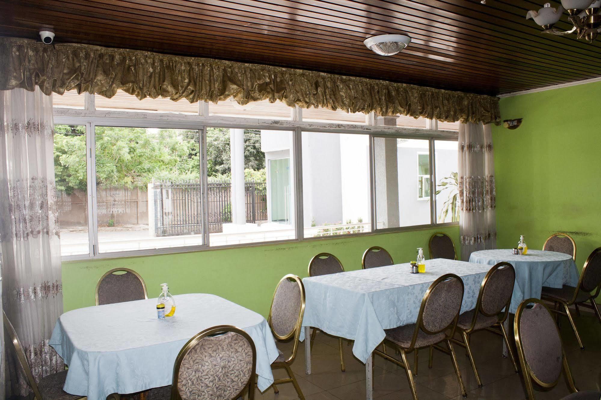 East Legon Guest Lodge Madina ภายนอก รูปภาพ