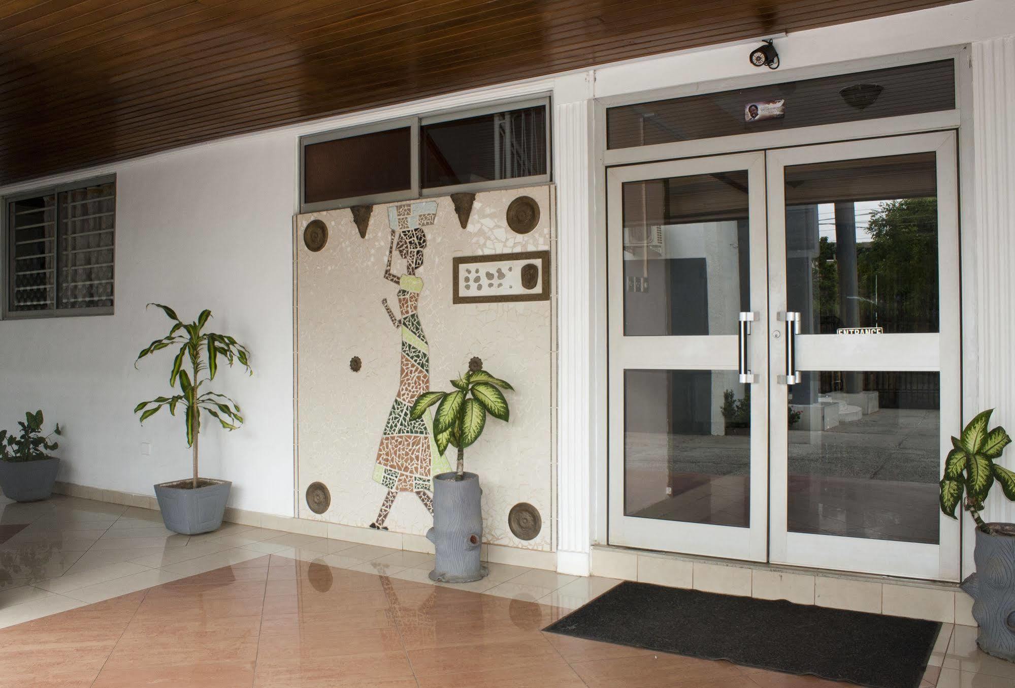 East Legon Guest Lodge Madina ภายนอก รูปภาพ
