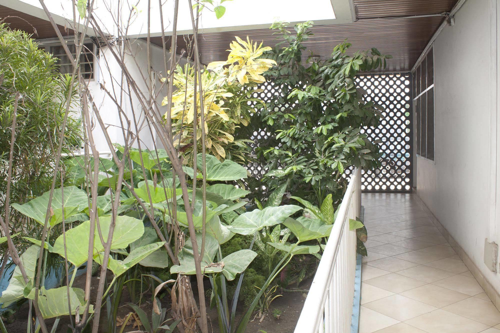 East Legon Guest Lodge Madina ภายนอก รูปภาพ