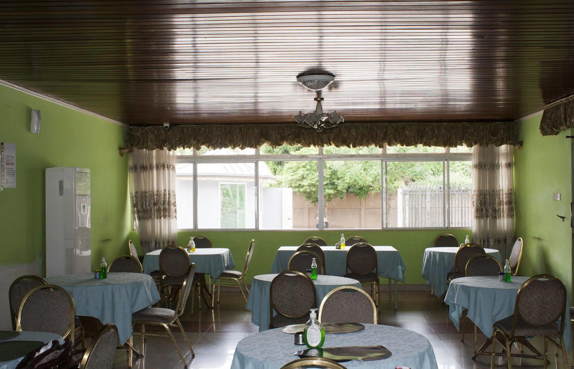 East Legon Guest Lodge Madina ภายนอก รูปภาพ